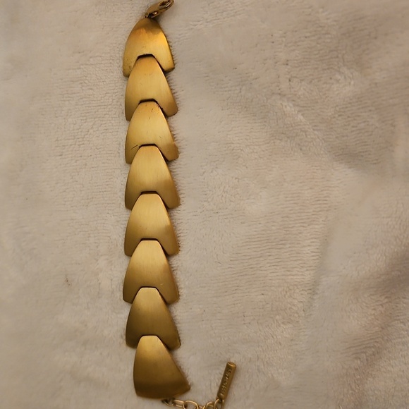 ELLEN TRACY Matte Goldtone Articulated Modernist Scale Bracelet - Picture 2 of 8